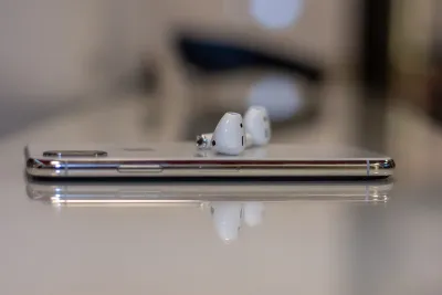 Hogyan párosítsunk két AirPods fülhallgatót egyszerre?