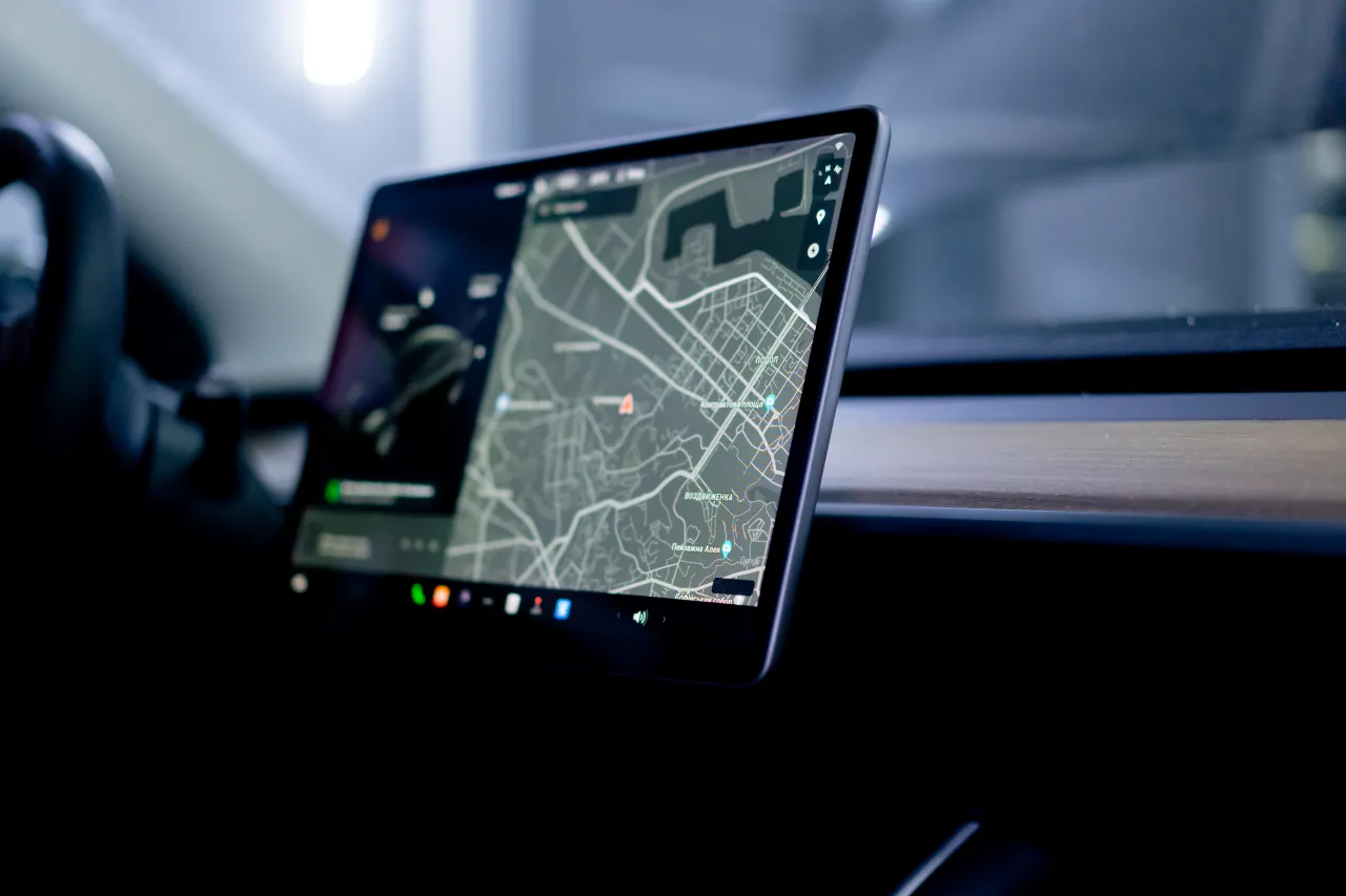GPS je globálny satelitný navigačný systém, ktorý umožňuje určenie presnej polohy kdekoľvek na Zemi