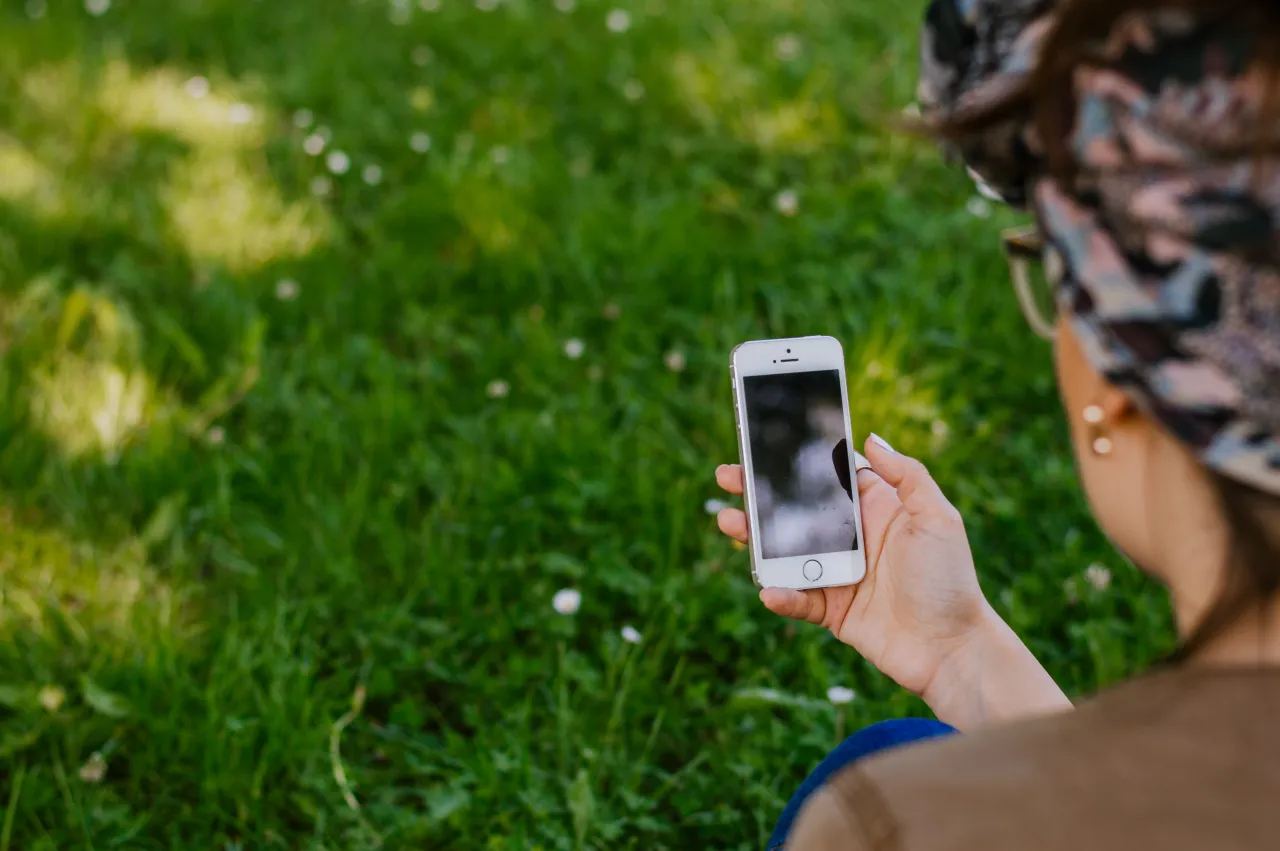Jedným z najčastejších dôvodov, prečo sa iPhone nezapne, je úplne vybitá batéria