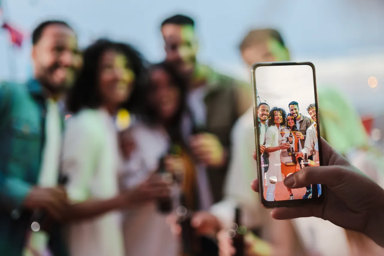 Existuje několik důvodů, proč se váš telefon může přehřívat