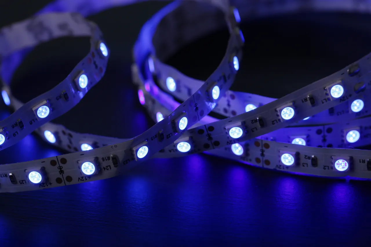 LED pásky se často prodávají v metrech nebo rolích