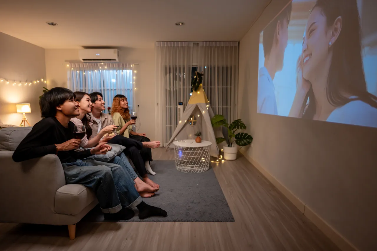 Domácí DIY projektor funguje na jednoduchém principu