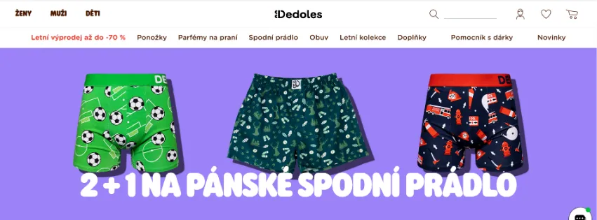Úvodní stránka e-shopu Dedoles.cz s veselým a barevným oblečením, ponožkami, spodním prádlem a doplňky pro ženy, muže a děti