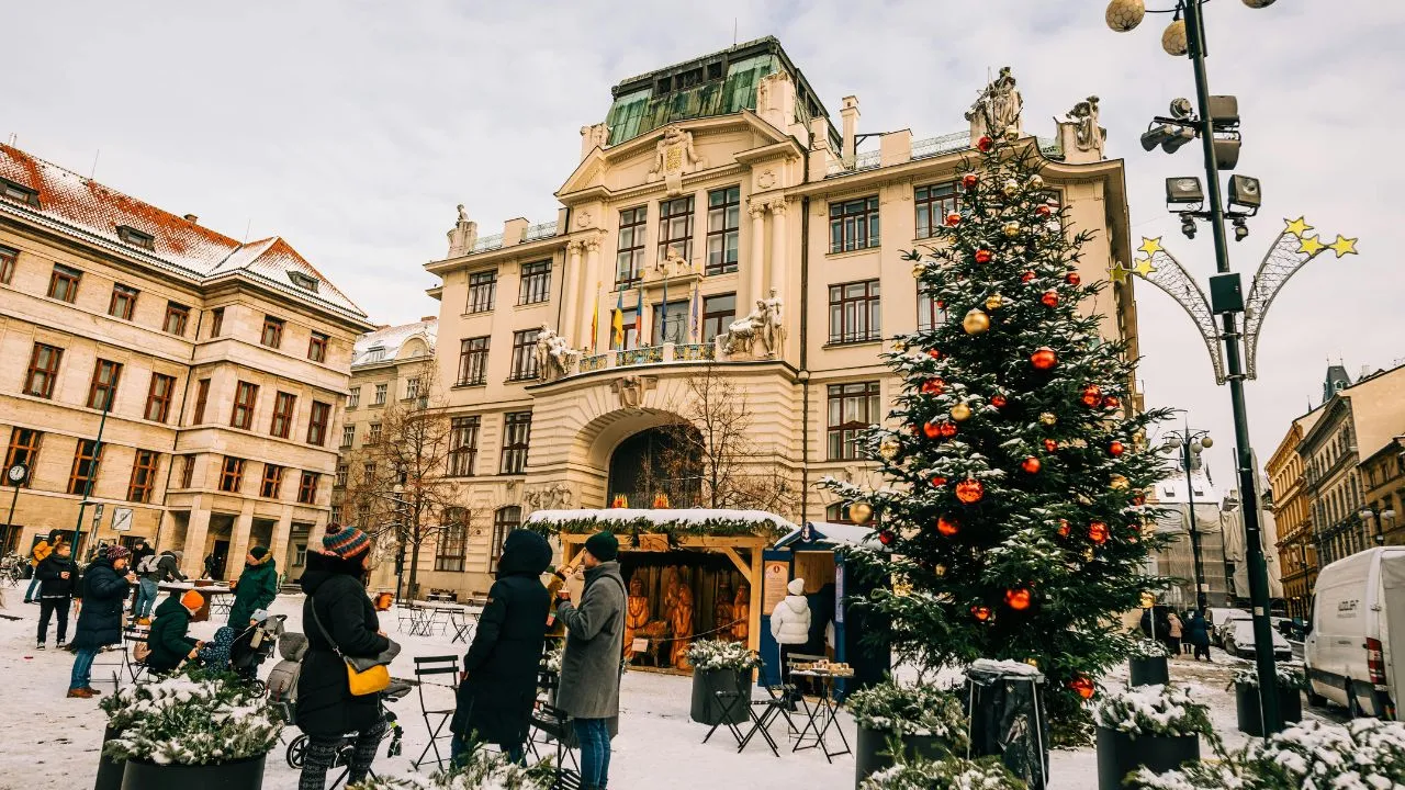 Vánoční Praha, kde se mezi vůní punče a světly stromku probouzí kouzlo starého města